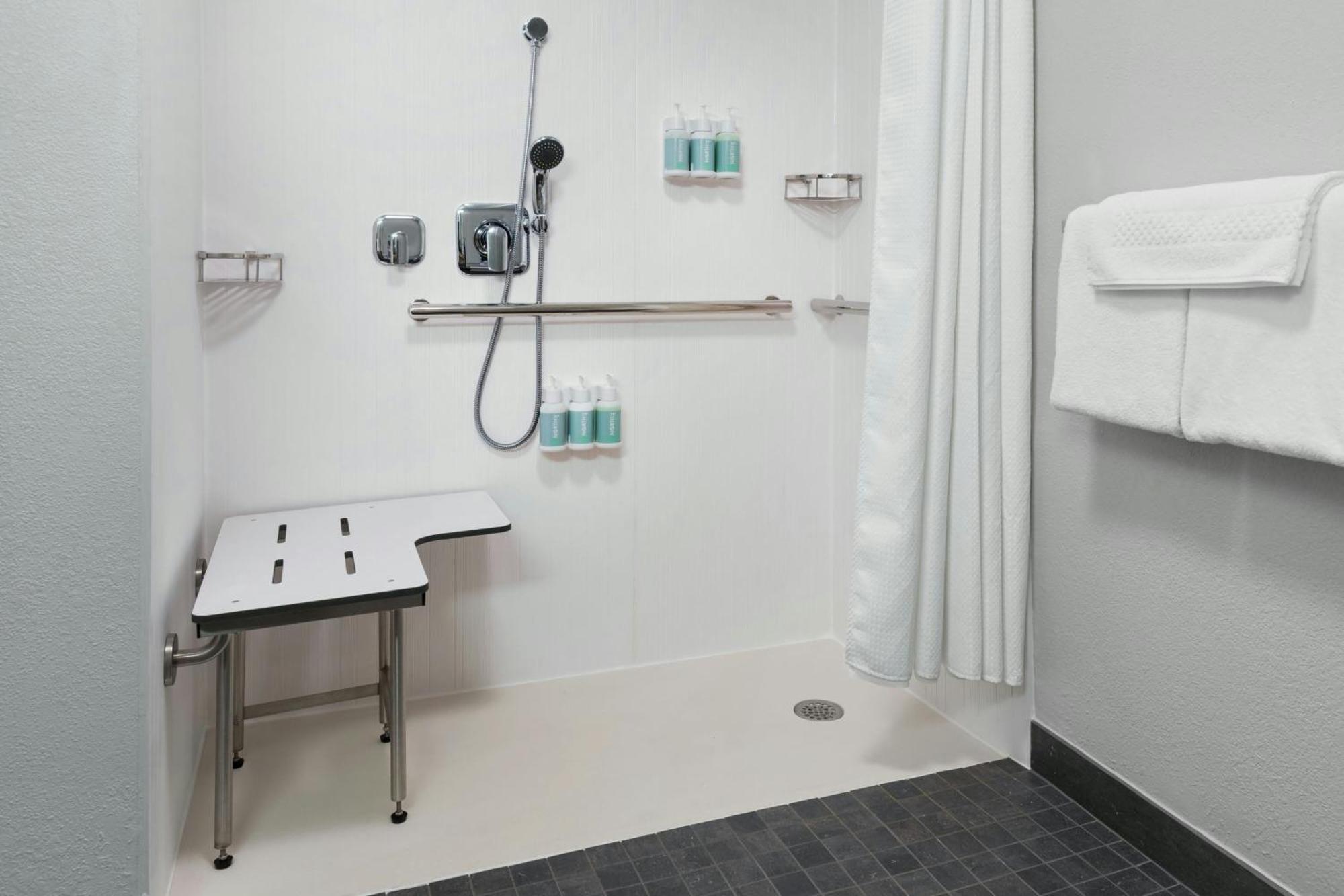 Courtyard By Marriott New Carrollton Landover Buitenkant foto